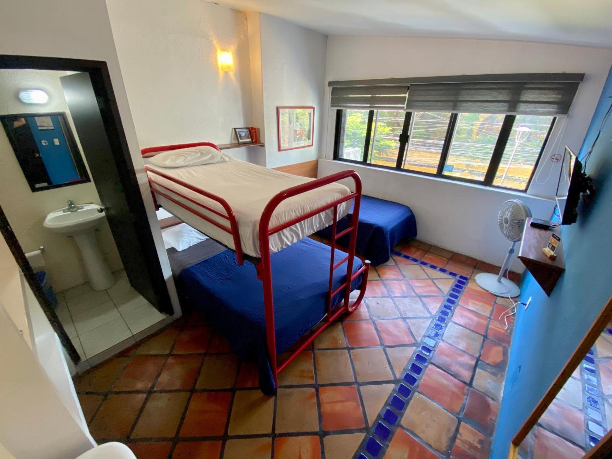 גואדלחארה Hostel Hospedarte Chapultepec מראה חיצוני תמונה